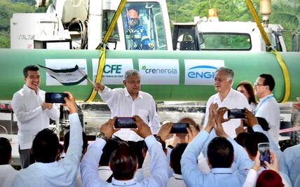 Sexenios pasados buscaron empequeñecer a CFE y Pemex: AMLO