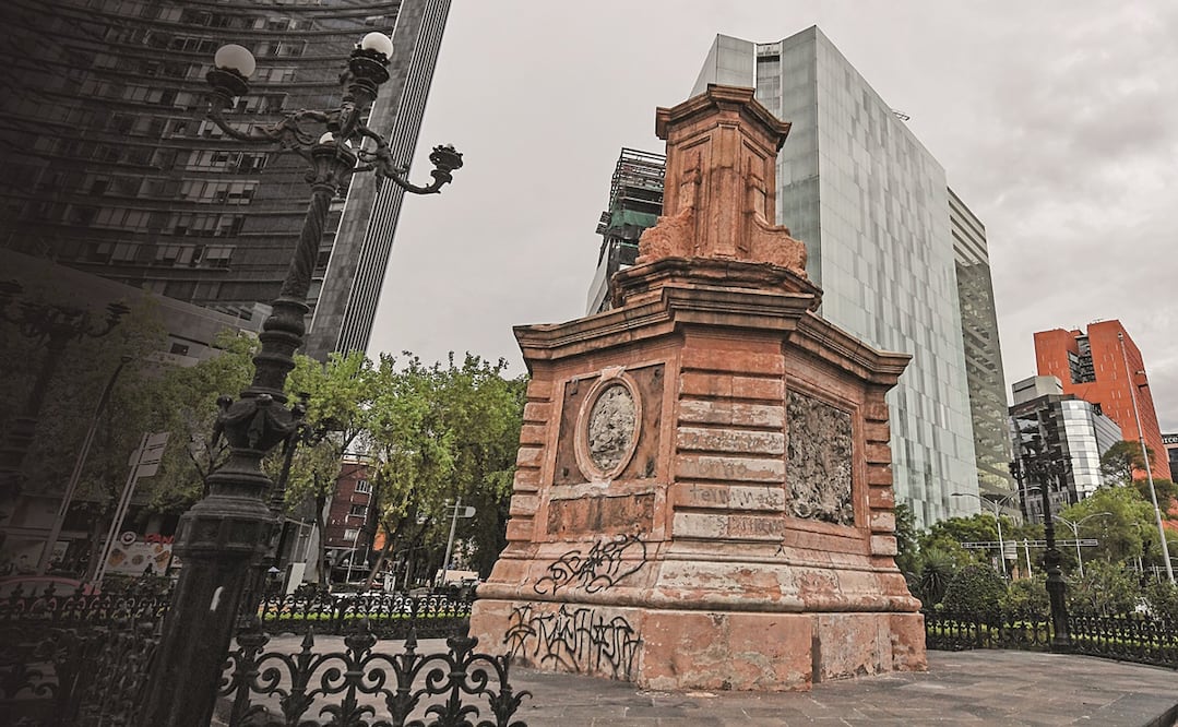 Desde octubre de 2020 fue retirado el conjunto escultórico de Cristóbal Colón en la glorieta de Paseo de la Reforma. Foto: Armando Martínez. El Universal