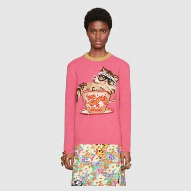 ¿Cuánto cuesta el suéter rosa de Belinda?