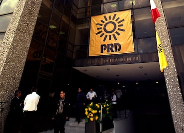 INE elige a encargado de recursos del PRD ante posible desaparición