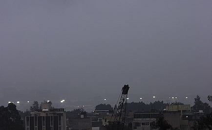 Fuerte lluvia obliga a cerrar el AICM