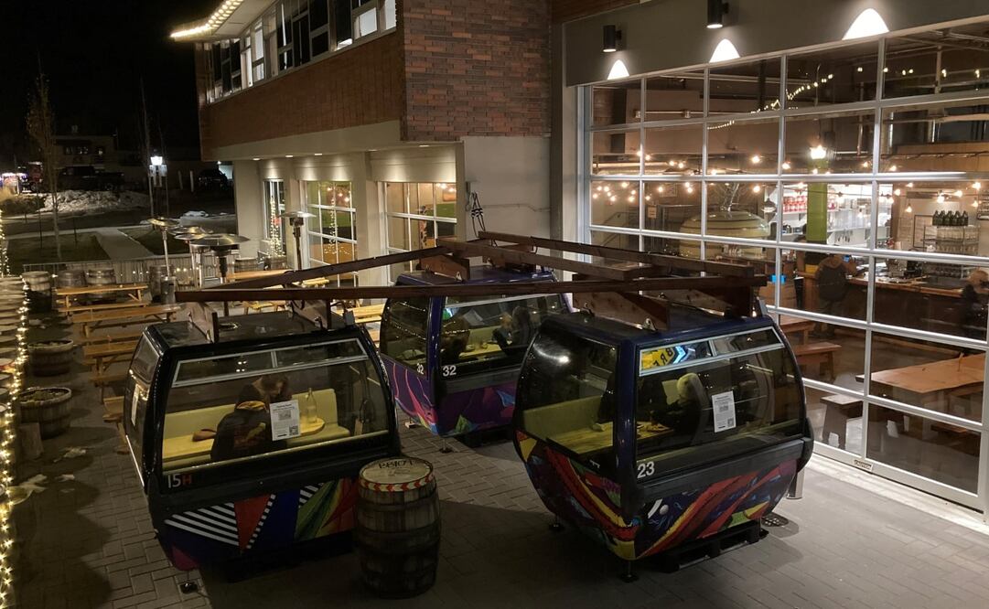 Las góndolas fueron traídas de otro destino de esquí en el estado de Vermont. Foto: Mountain Tap Brewery
