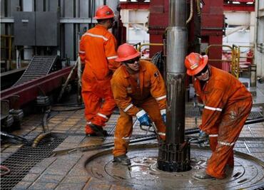 Mexico says 2017 oil hedge guarantees US$42 per barrel