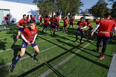 Chivas con el objetivo de tumbar al líder en tierra regia