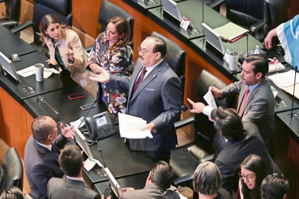 Jorge Carlos Ramírez Marín (PRI) señaló que en el orden del día que se publicó la noche del martes pasado no venía incluida la discusión sobre las ternas de la CRE. (FOTOS: CARLOS MEJÍA. EL UNIVERSAL)