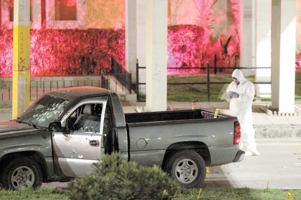 Elementos de seguridad fueron movilizados en la madrugada de ayer por la presencia de 12 cadáveres encontrados en al menos seis municipios. Foto: ARCHIVO EL UNIVERSAL