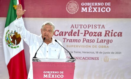 Manicure, pero con hachuela, a gobernadores que roben, advierte AMLO