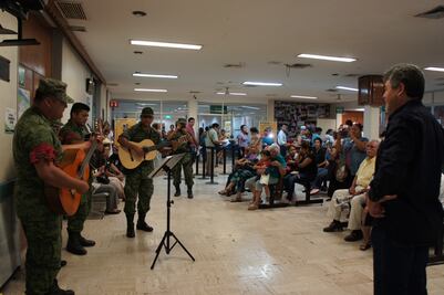 Militares llevan mañanitas a pacientes en Tamaulipas