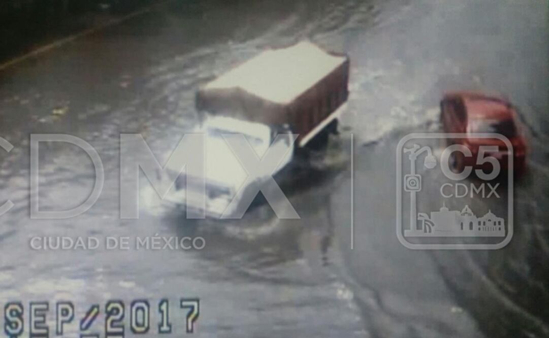 Inundación en colonia Loma de las Palmas. (Foto: Twitter @C5_CDMX)