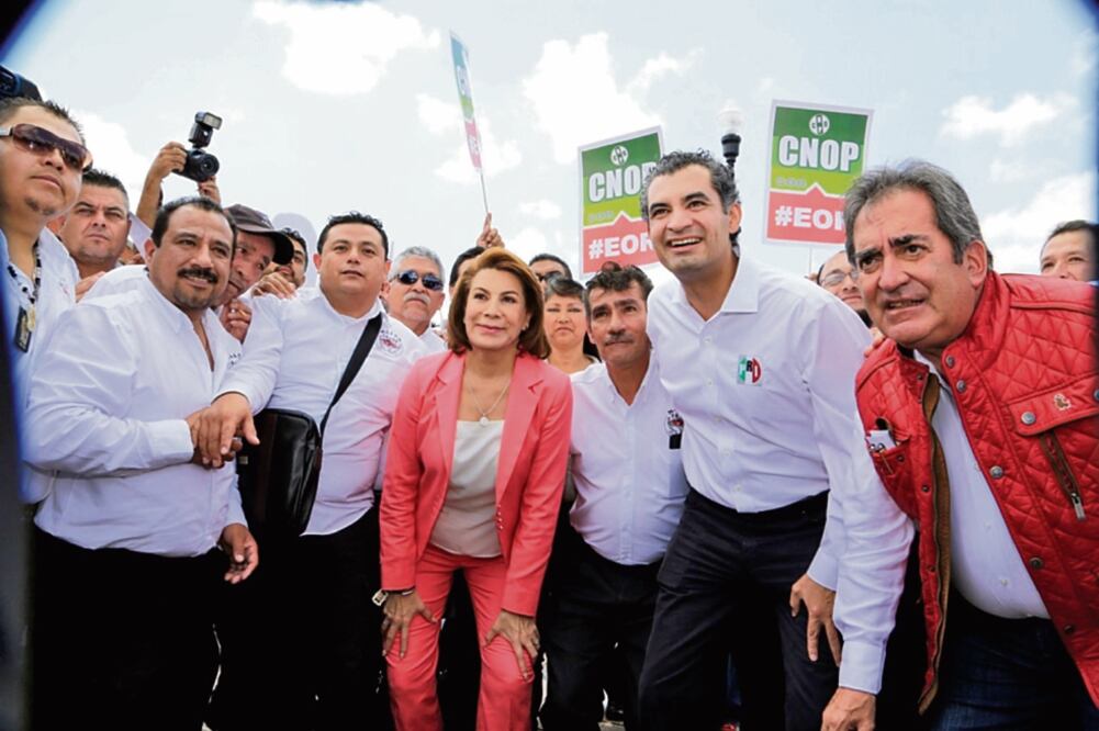 En gira por Aguascalientes, el líder nacional del PRI, Enrique Ochoa, pidió a sus militantes combatir la corrupción y la impunidad. En el evento estuvo acompañado por el gobernador Carlos Lozano y la ex candidata priísta Lorena Martínez (CEN PRI)