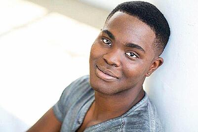 Actor de Los Miserables muere al caer de escalera