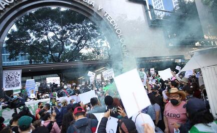 Al grito de "un dictador no será mi director", arranca la marcha estudiantil por el CIDE