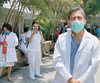 Personal médico se ampara; pide equipo
