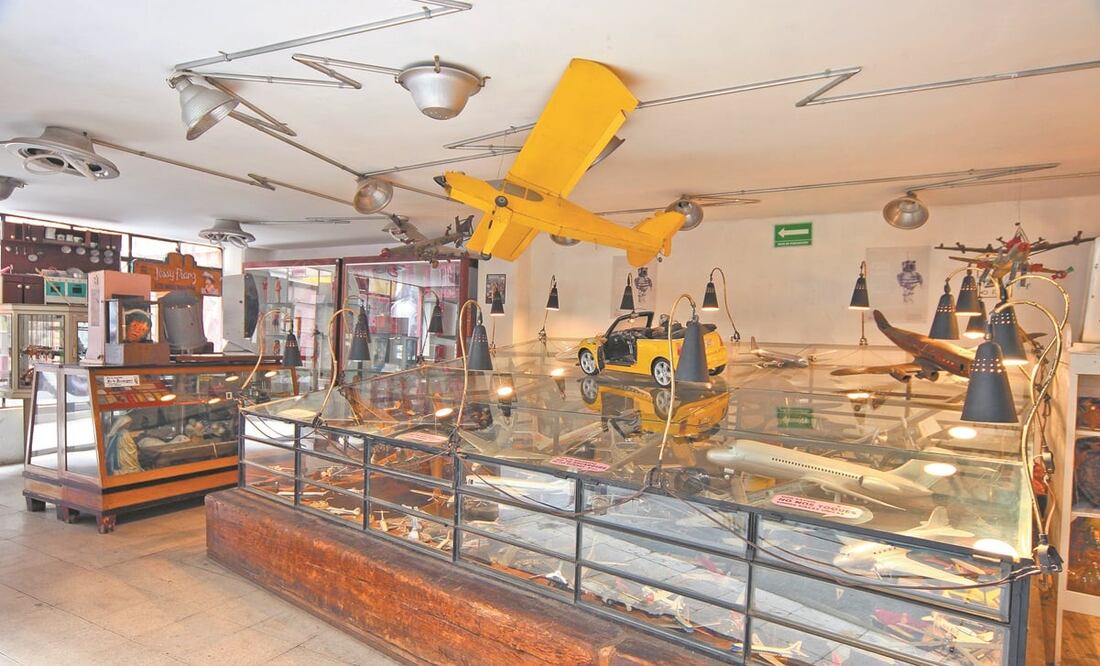 El museo exhibe piezas como aviones, automóviles o muñecas. Fotos: CORTESÍA MUJAM