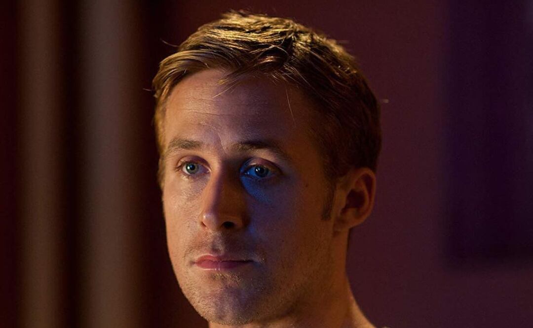 Ryan Gosling posando. Fuente: Instagram @ryangoslinguk