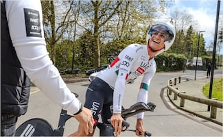 Isaac del Toro lidera al UAE Team Emirates en el arranque de la Vuelta al País Vasco