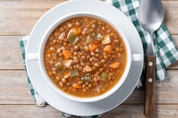 Cómo hacer sopa de lentejas a la mexicana para la comida