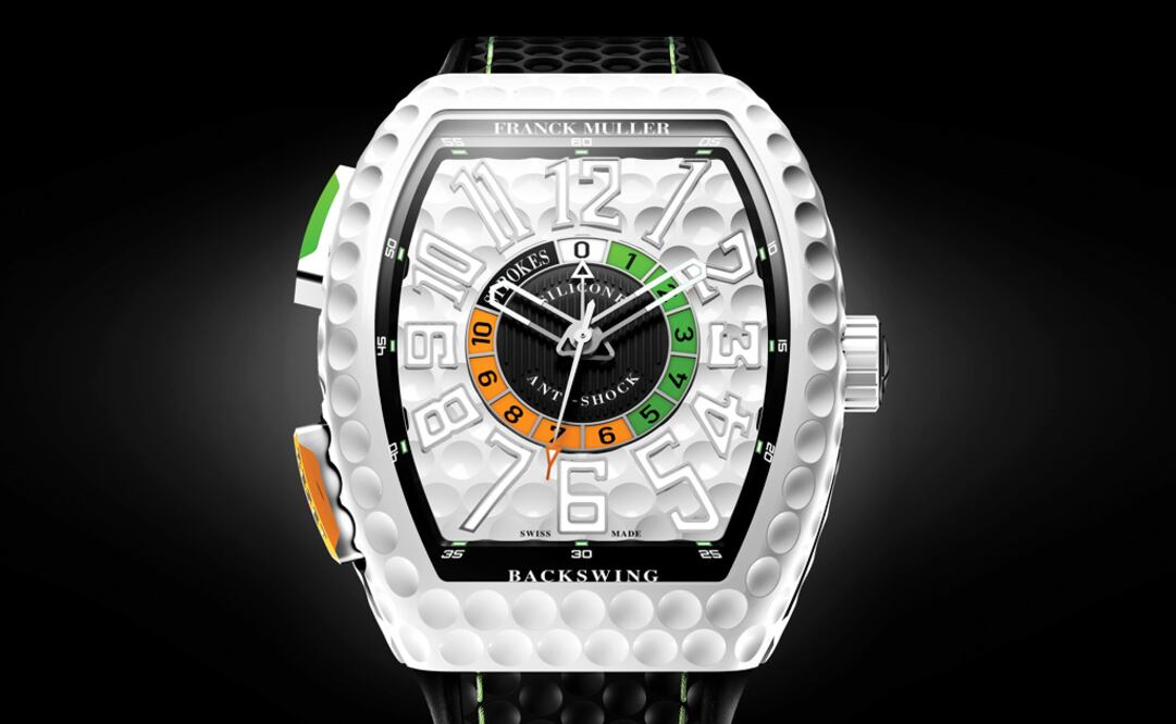 Backswing Golf. Es el reloj perfecto para jugar sobre el green. La caja y la esfera han sido tratados con una máquina especial para obtener el acabado de pelota de golf. Los colores icónicos naranja y verde mejoran sus cualidades funcionales. Una subesfera central (swing counter) permite llevar la cuenta de todos sus tiros.
