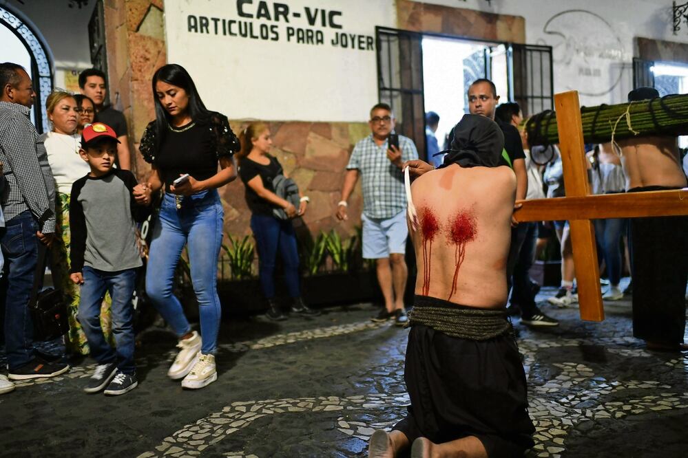 En el Jueves Santo fueron pocos los espectadores que se quedaron a ver la Procesión del Silencio. Foto: de Salvador Cisneros. El Universal