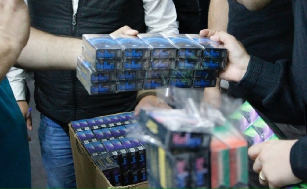 IMPI decomisa más de 400 mil cigarros pirata en la Central de Abastos, en coordinación con la Secretaría de Seguridad Ciudadana de la CDMX. Foto: Especial