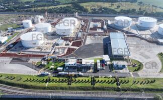 FGR investiga megadecomiso de 59 millones de litros de huachicol en Guanajuato; muestra fotos aéreas del complejo