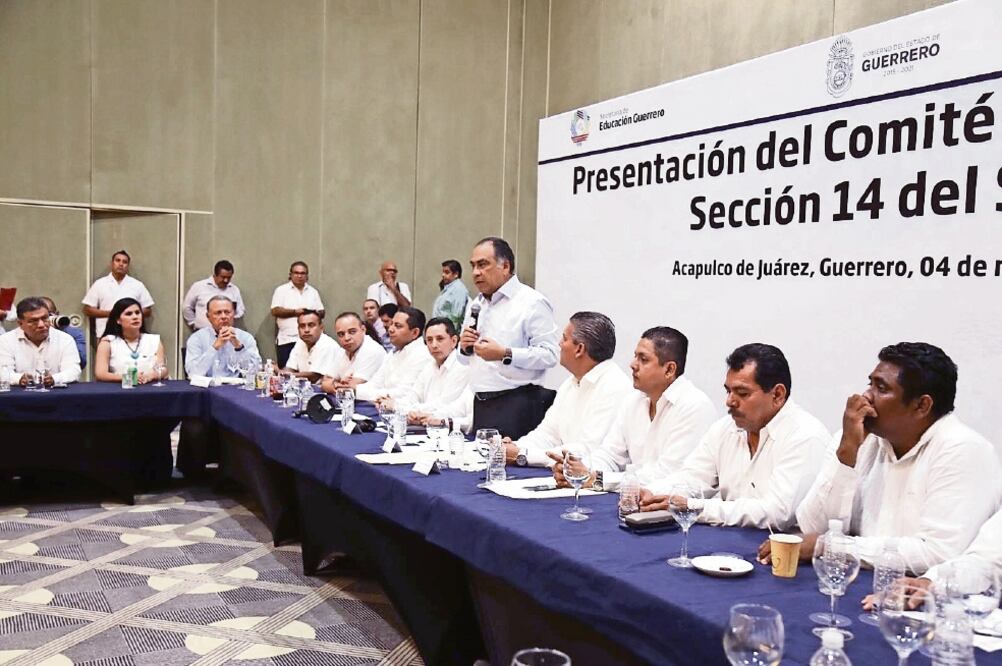 Héctor Astudillo y el SNTE se comprometieron a defender la escuela pública; el gobernador también reiteró que no parará en la lucha contra la delincuencia. (ESPECIAL)
