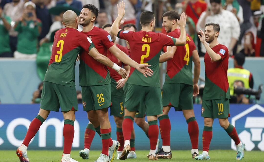 Futbolistas de Portugal celebrando uno de los goles ante Suiza. Foto: EFE