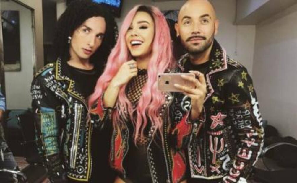 Danna Paola sorprende con cabello rosa