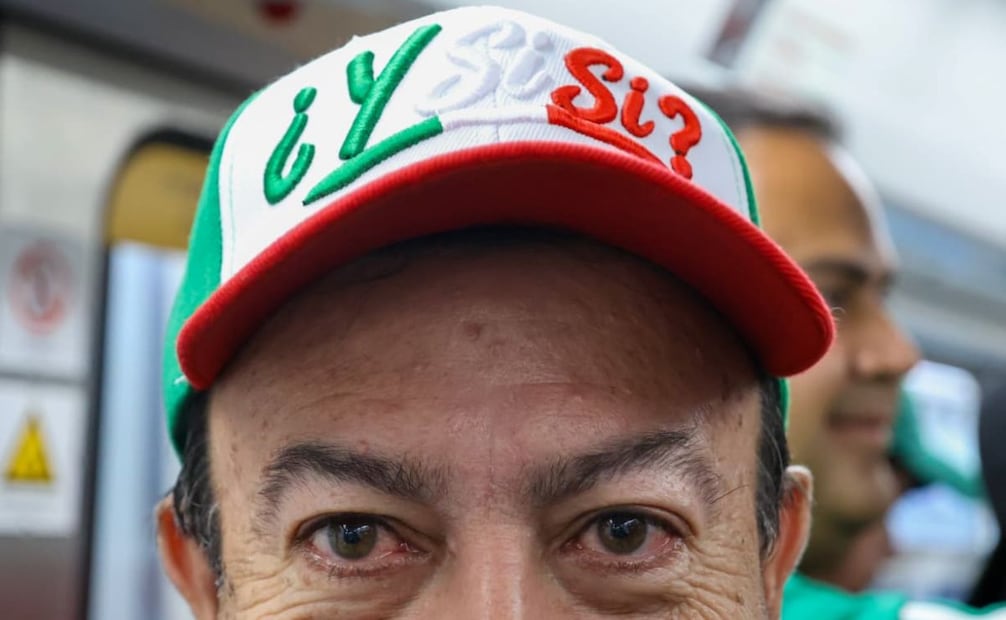 Aficionados de la Selección Mexicana así como de Inglaterra utilizan el Metro, así como el Tren ligero para llegar al Estadio Ciudad de México (05/07/2026). Foto: Karla Guerrero / EL UNIVERSAL