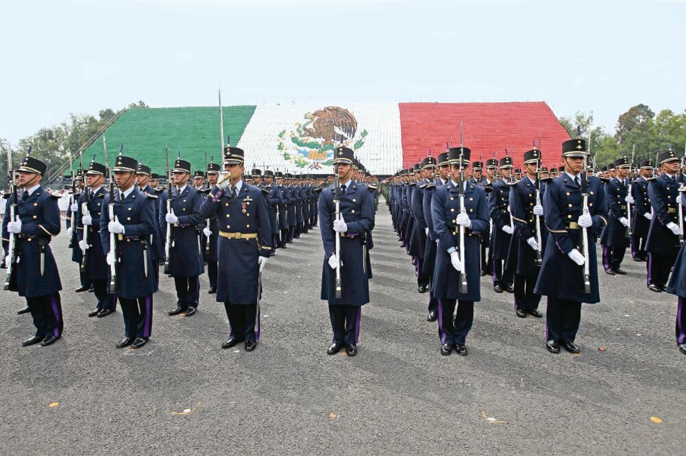 Los contingentes más numerosos están integrados por 4 mil 961 elementos del Ejército, 2 mil 500 de la Secretaría de Marina, 2 mil 96 de la Fuerza Aérea Mexicana y 739 de la Policía Federal (ALEJANDRO ACOSTA. EL UNIVERSAL)