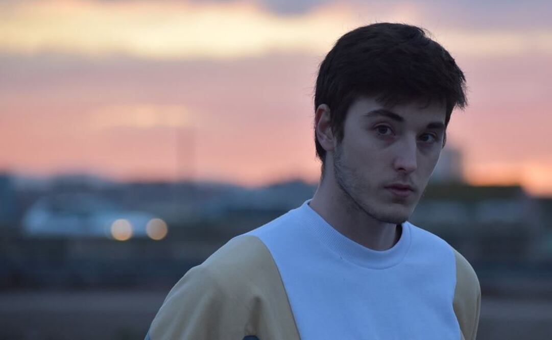 "Falta que más gente crea que la bisexualidad es real, que no es una fase y que no te tienes que decidir"