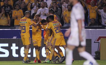 Tigres aplasta a las Chivas en el 'Volcán'