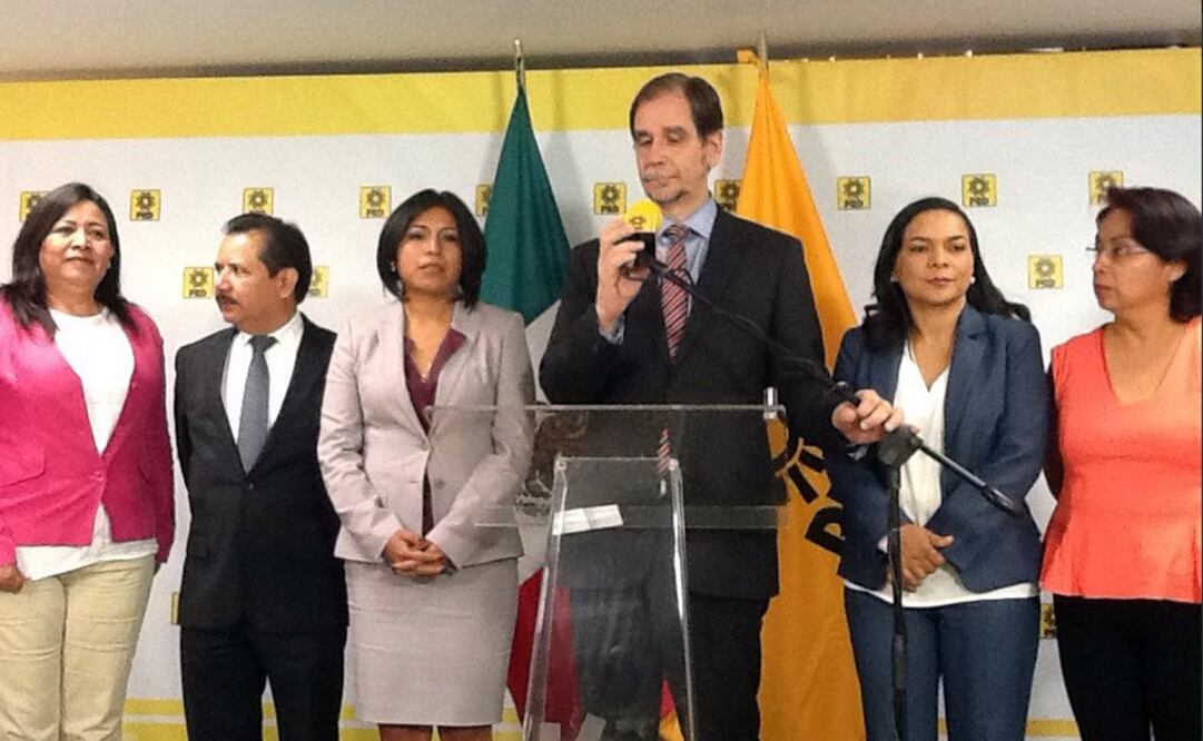 El líder perredista en conferencia de medios. /Tomada de Twitter