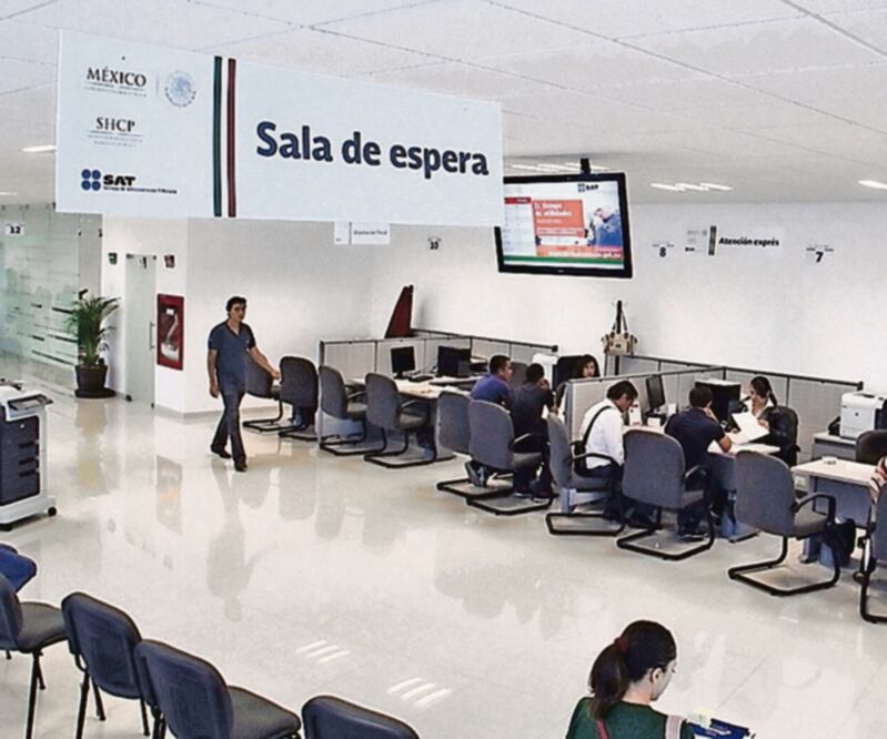 De los casi 7 mil trabajadores que laboran en la atención de servicios, el Servicio de Administración Tributaria opera con menos de la mitad por las medidas del semáforo epidemiológico por el Covid-19. Foto: ARCHIVO EL UNIVERSAL