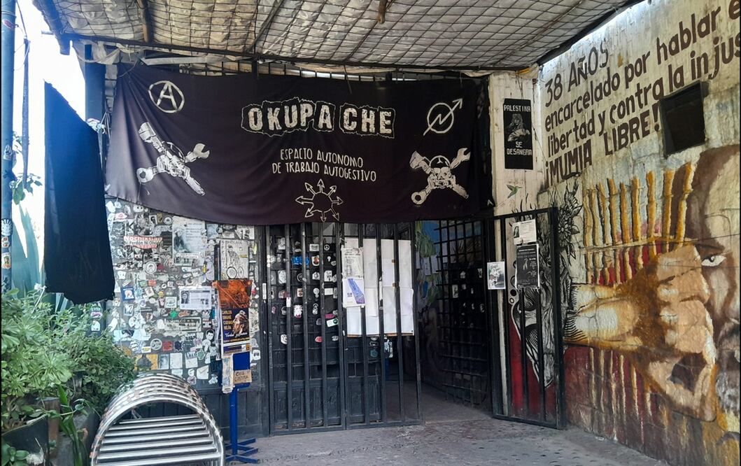 Sin butacas, con humedad y en un avanzado estado de deterioro se encuentra el auditorio llamado Che Guevara que se ubica a un costado de la Facultad de Filosofía y Letras en Ciudad Universitaria, el miércoles 19 de noviembre de 2025. Foto: Carlos Mejía/EL UNIVERSAL