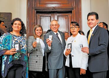 Credencialización de congresistas, sencilla y sin botana