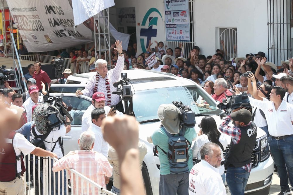 El candidato de la coalición Juntos Haremos Historia, Andrés Manuel López Obrador, estuvo con simpatizantes de Morena en Zongolica, Veracruz (VALENTE ROSAS. EL UNIVERSAL)