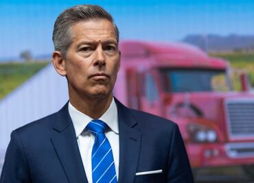 Bloqueo presupuestario podría provocar cierres del espacio aéreo, advierte secretario de Transporte de EU