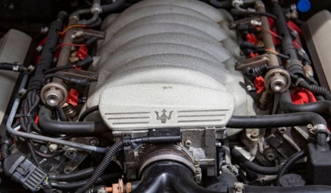 La difícil tarea de reparar un Maserati viejo 