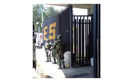 Vigilancia de la UNAM entrega al Ejército a 2 presuntos narcomenudistas