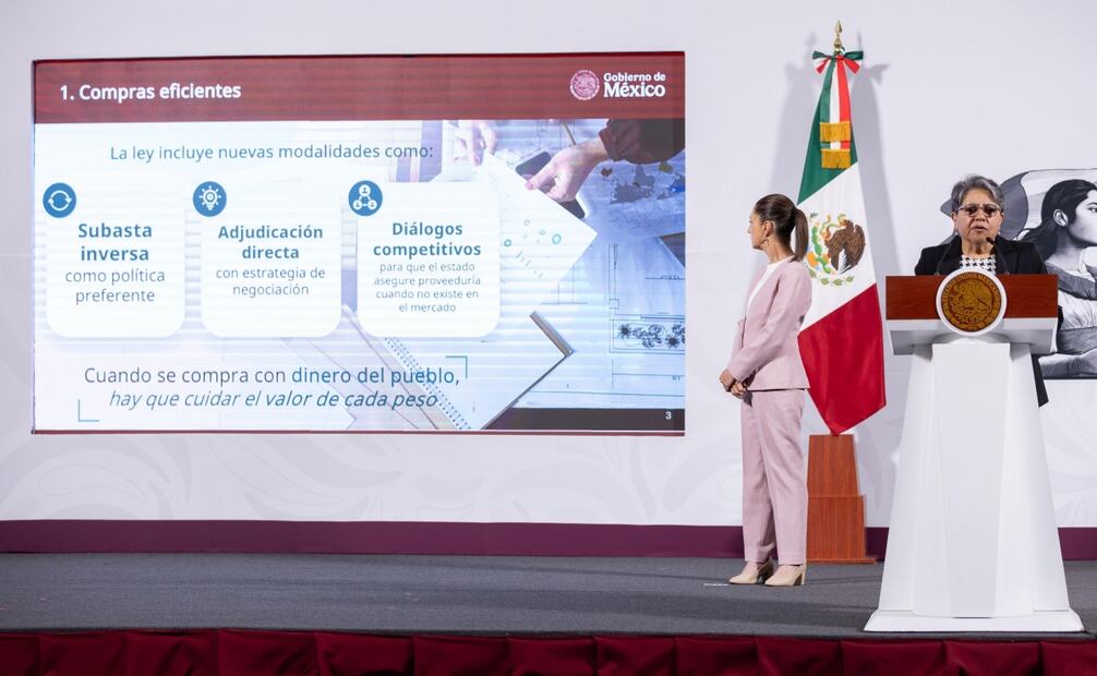La secretaria Anticorrupción y Buen Gobierno, Raquel Buenrostro Sánchez, dijo que con la nueva Ley de Adquisiciones, Arrendamientos y Servicios, la cual se encuentra en discusión en el Senado de la República, se busca hacer más transparente y más ágil todos los procesos de compra con tres modalidades subasta inversa, adjudicación directa, y diálogos competitivos; "todo esto es porque tenemos la obligación de cuidar el dinero que es dinero del pueblo", dijo. Foto Hugo Salvador/EL UNIVERSAL