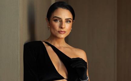 Aislinn Derbez regresa la tendencia de llevar el blazer sin blusa