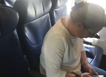 Retrasan avión por esperar a titular de Semarnat