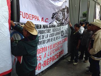 Campesinos exigen apoyos al campo en Sagarpa