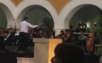 Develan busto de García Márquez en Cartagena