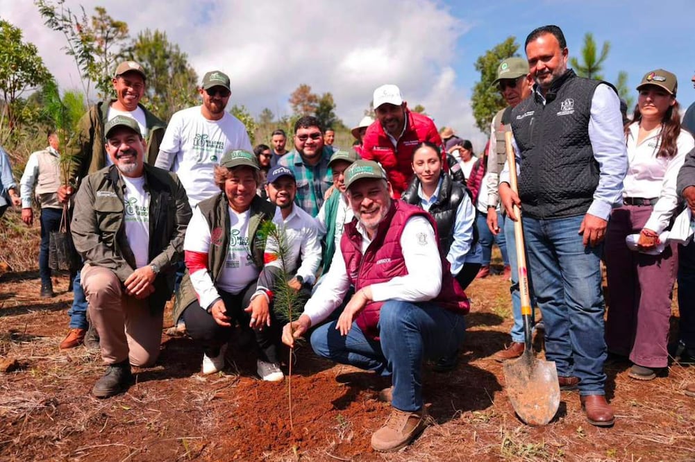 El gobernador Alfredo Ramírez Bedolla anunció la siembra de 2.5 millones de arbolitos en la cuenca del Lago de Pátzcuaro. Foto: Especial