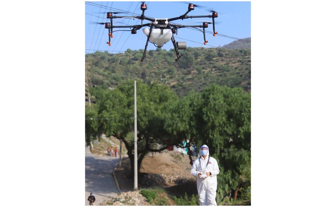 El dron fue habilitado para realizar los trabajos de sanitización en las zonas de difícil acceso / Foto: Especial