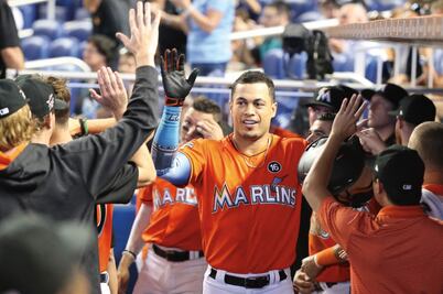 Stanton iguala récord de Miami