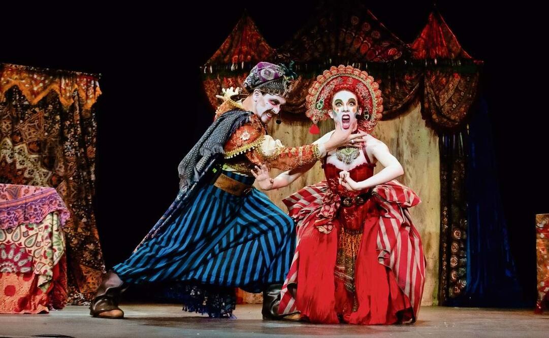 En el montaje, los personajes de Sulán y Beltrán, interpretados por Itzhel Razo y Ángel Luna, temen perder su ingenio ante la tecnología. (25/03/2025) Foto: Gabriel Morales