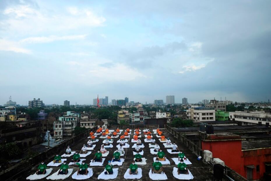 India celebra el Día Internacional del Yoga en medio del Covid-19